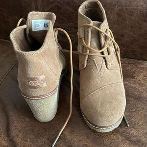 Tom’s size 6.5 brown wedge lace up booties ladies boots shoes